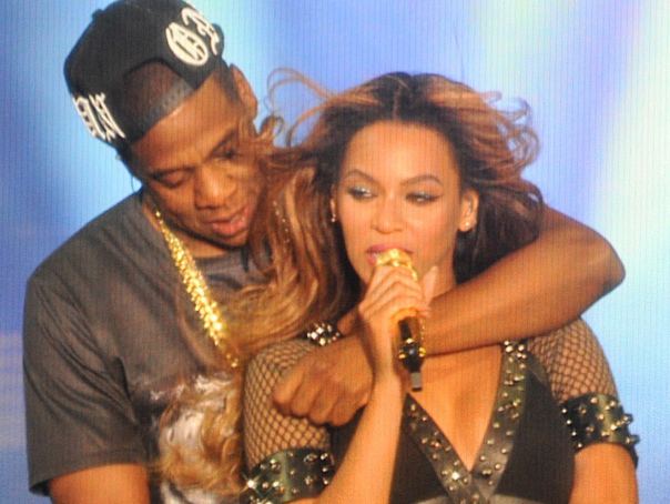 Imaginea articolului VIDEO | Momentul în care Jay-Z smulge telefonul unui bărbat care încerca să o filmeze pe Beyonce