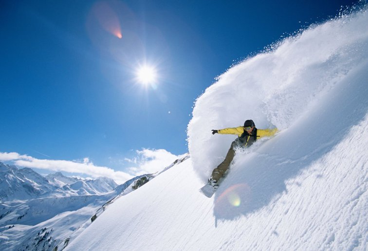 Imaginea articolului Un snowboarder a murit într-o avalanşă după ce a declanşat-o din greşeală