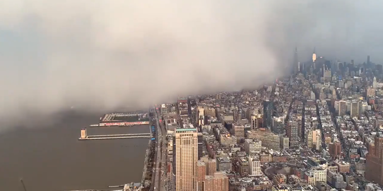 Imaginea articolului VIDEO | Momentul în care un nor imens acoperă brusc un cartier din New York. Ce a lăsat în urmă