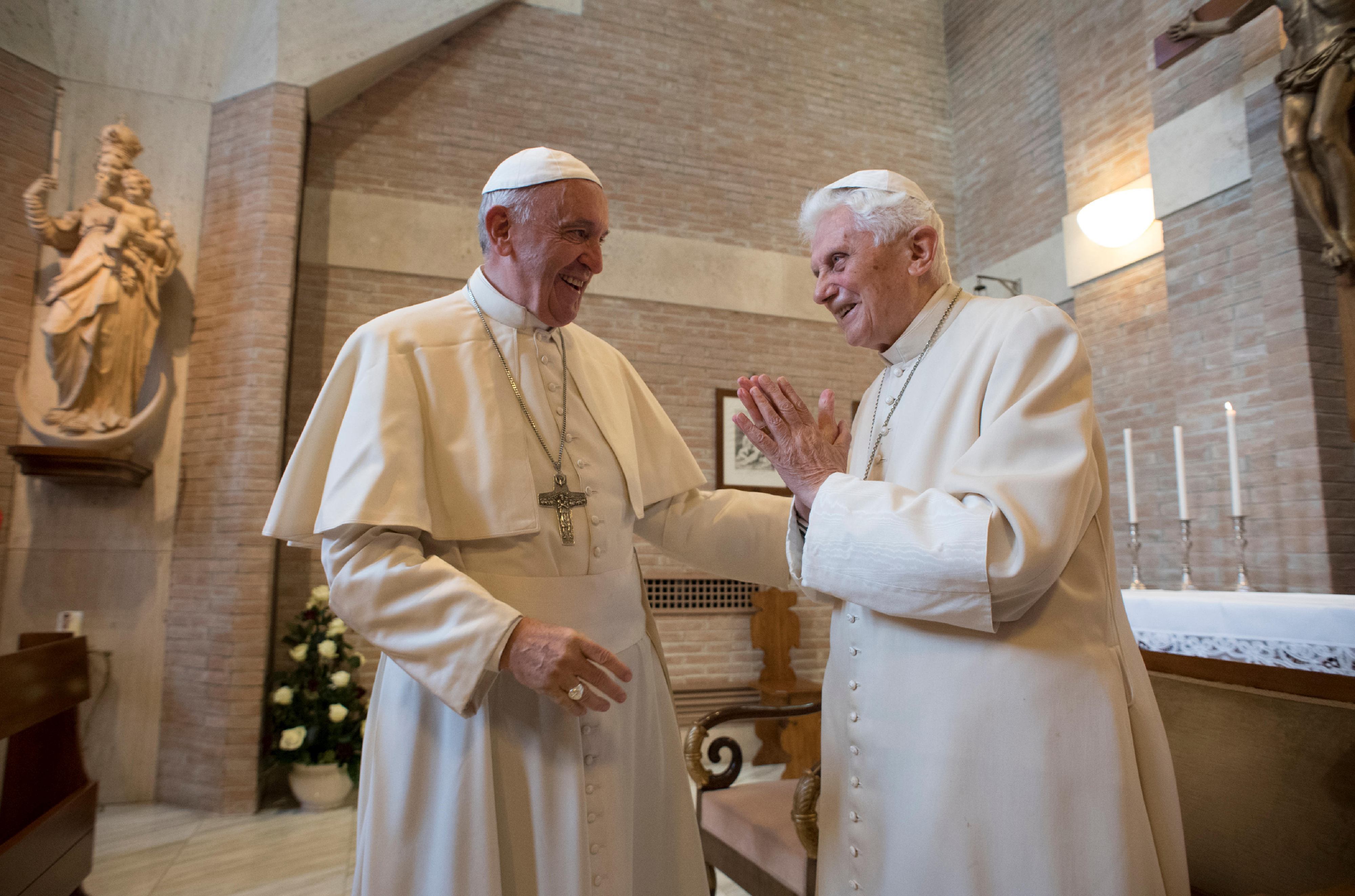 Imagini pentru Papa Benedict al XVI-lea photos
