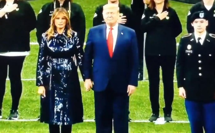 Imaginea articolului VIDEO. Gestul neaşteptat făcut de Melania Trump atunci când soţul ei a luat-o de mână. Nu este prima dată când se întâmplă