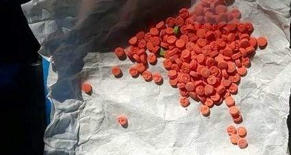 Imaginea articolului Maşină care conţinea zeci de mii de tablete de metamfetamină, scoasă la licitaţie. Reacţia „norocosului” care a cumpărat-o 