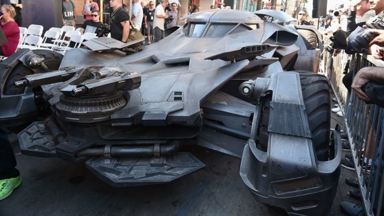 Imaginea articolului Poliţia din Moscova a ridicat o replică a maşinii lui Batman, găsită în centrul oraşului. Vehiculului îi lipsea un element esenţial