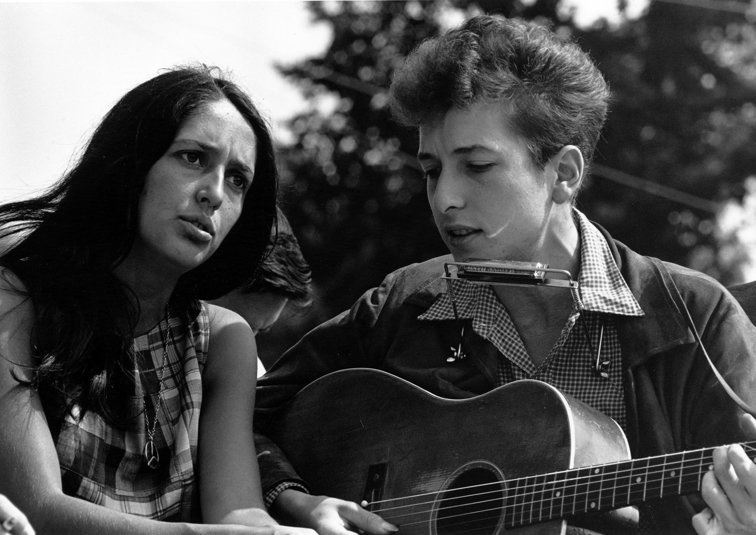 Imaginea articolului O stea în devenire: Bob Dylan, în sfârşit în vârful topurilor muzicale, la 78 de ani