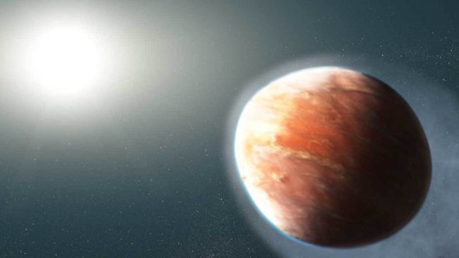 Imaginea articolului Fenomen uimitor observat de astronomi: O planetă este deformată de steaua în jurul căreia orbitează. La ce distanţă se află de Pământ