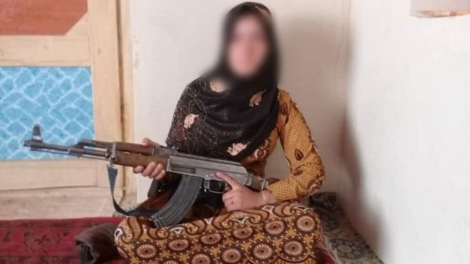 Imaginea articolului Răzbunarea supremă: O adolescentă din Afganistan i-a ucis pe talibanii care i-au omorât părinţii în faţa casei