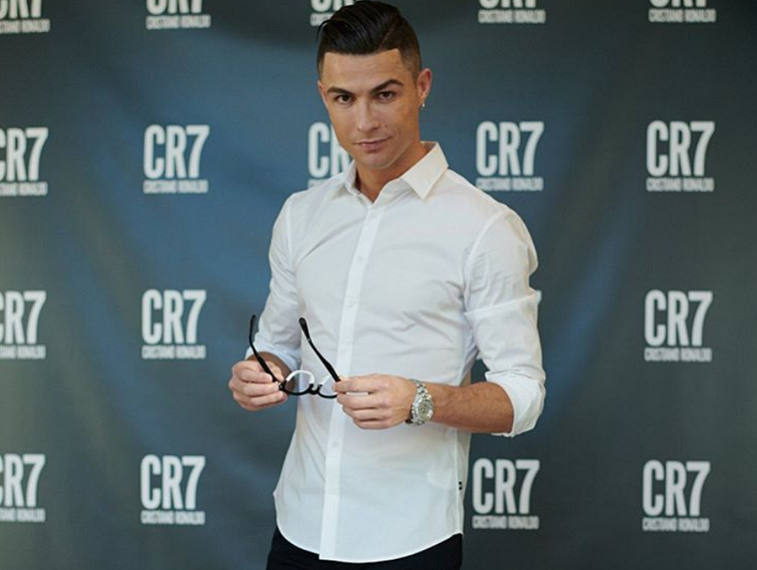 Imaginea articolului Ronaldo a lansat o colecţie de ochelari de soare