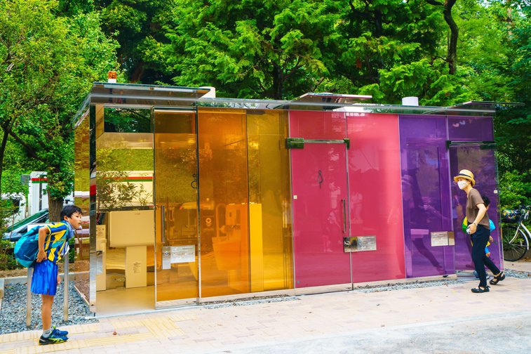 Imaginea articolului FOTO: Tokio a instalat primele toalete publice transparente în parcuri. Iată motivul designului...inedit