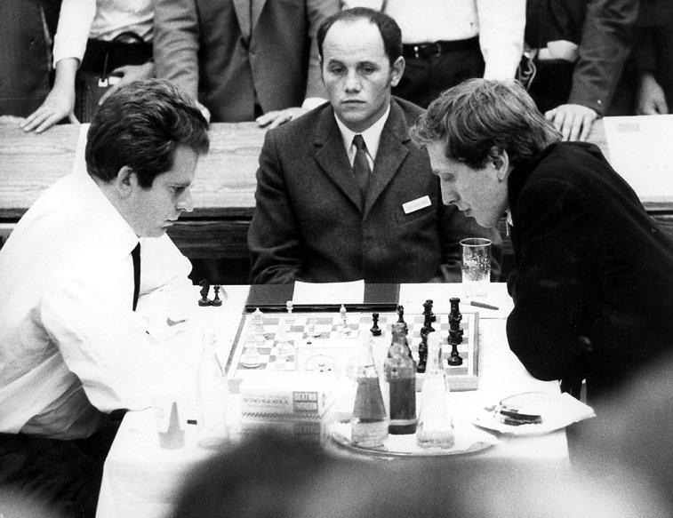 Imaginea articolului Ziua în care SUA a mutat decisiv în Războiul Rece. Bobby Fischer devenea primul campion mondial la şah din ţara sa 
