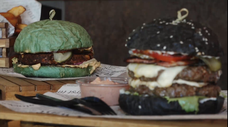 Imaginea articolului Unde se găsesc burgerii verzi care fac senzaţie pe Instagram 