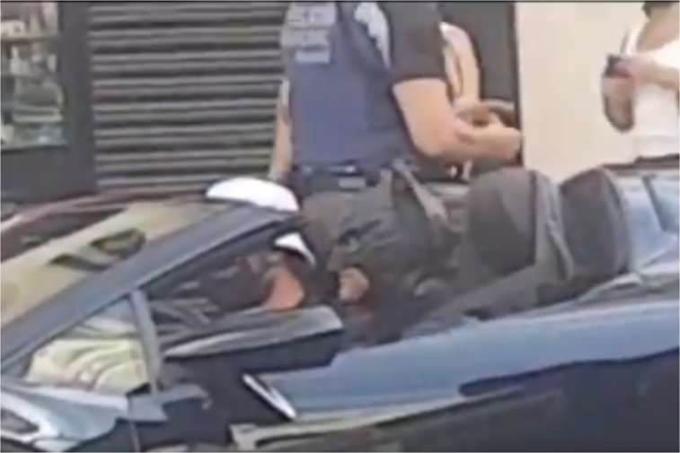 Imaginea articolului VIDEO Legea e pentru toţi, chiar şi pentru supereroi: Poliţia din Madrid l-a amendat pe Batman în trafic
