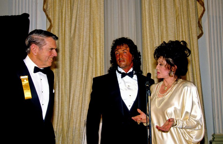 Imaginea articolului Deces în familia lui Sylvester Stallone. Mama actorului, care încă se antrena în sala de forţă, a murit la 98 de ani
