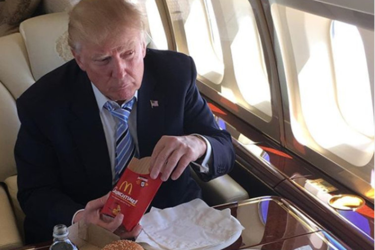 Imaginea articolului Golf şi junk food, reţeta lui Donald Trump. Medicii nu recomandă stilul de viaţă al preşedintelui SUA