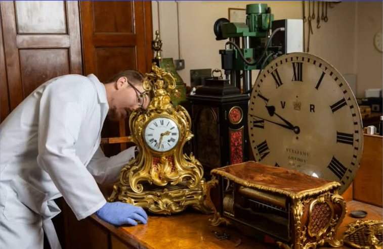 Imaginea articolului E timpul ceasurilor regale: Schimbarea orei, un proces de lungă durată pentru personalul reginei Elisabeta a II-a
