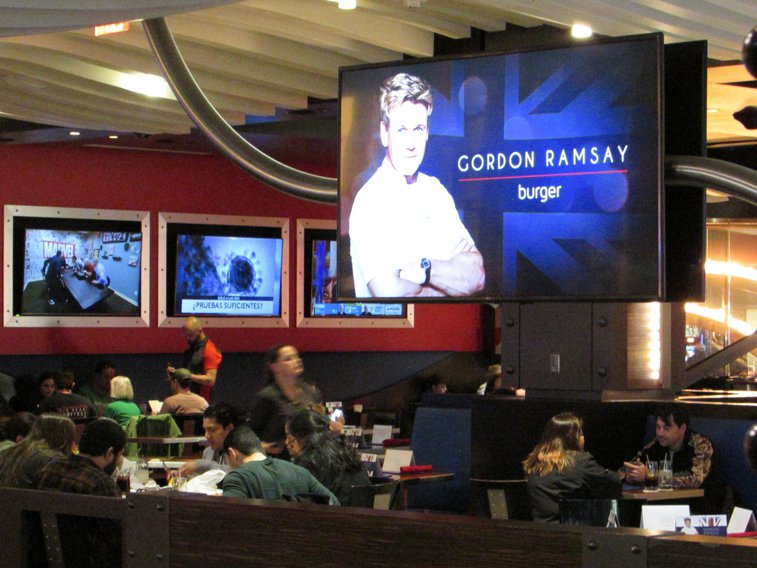 Imaginea articolului Burgeri gourmet, à la Gordon Ramsay, de peste 100 dolari. Cât costă un produs similar în România?