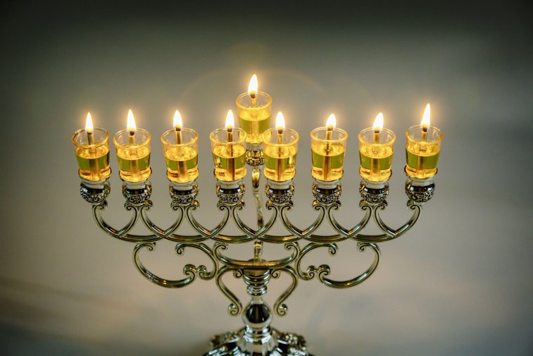 Imaginea articolului Începe Hanuka, Sărbătoarea Luminilor în Calendarul Evreiesc