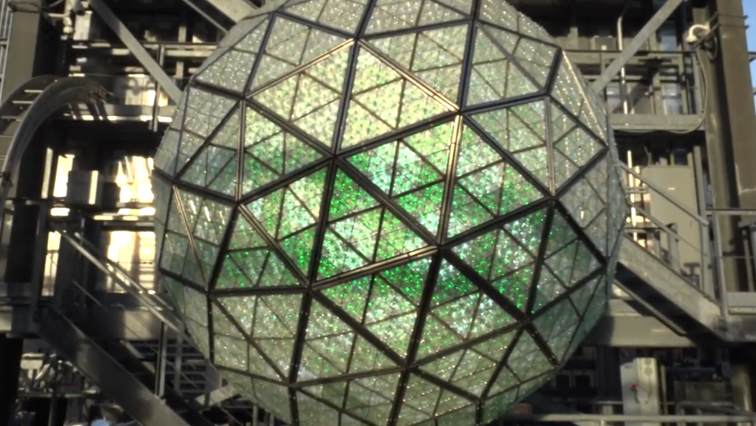 Imaginea articolului VIDEO Globul de cristal din Times Square, New York, pregătit pentru Revelion 2021