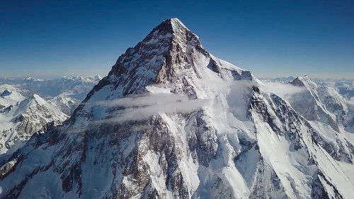Imaginea articolului Alpiniştii au cucerit iarna în premieră vârful K2, al doilea cel mai înalt din lume