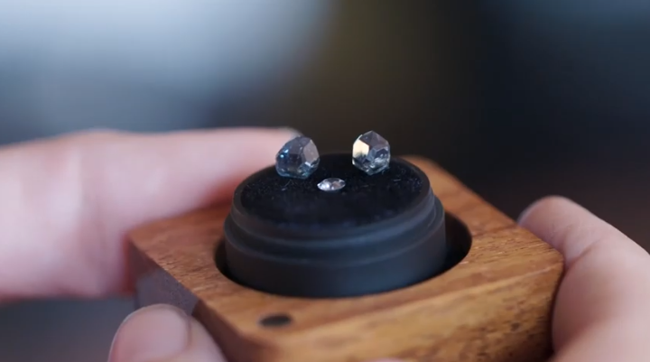 Imaginea articolului Diamantele din cenuşă, noua formă de a-i păstra pe cei dragi alături