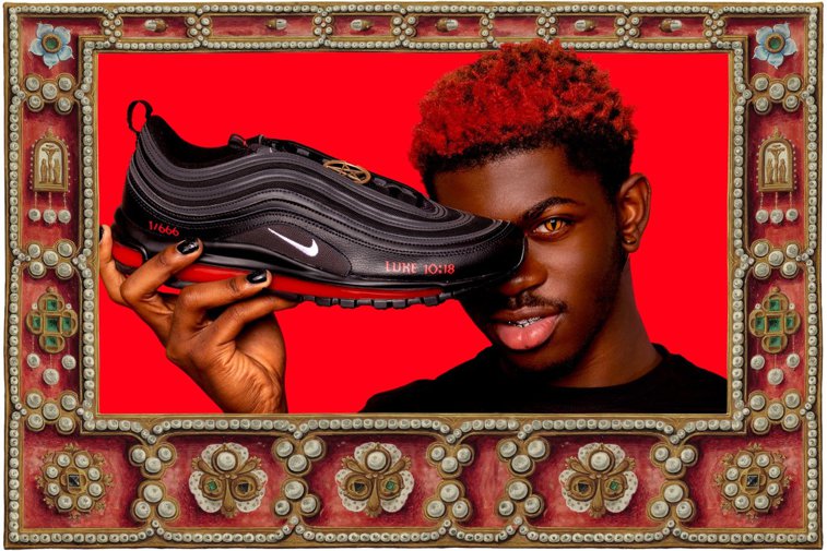 Imaginea articolului Sânge uman, în componenţa unor pantofi sport Nike modificaţi. Lil Nas X a lansat „Satan Shoes”, iar fanii s-au bătut pe cele 666 de perechi
