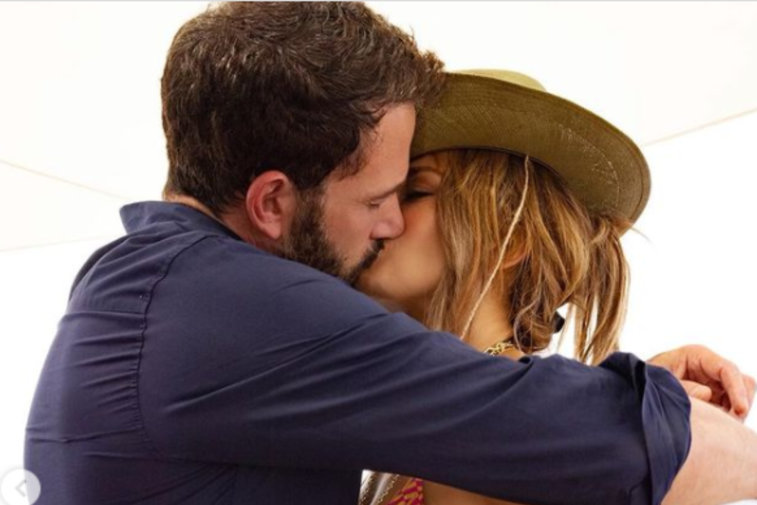 Imaginea articolului FOTO Jennifer Lopez şi Ben Affleck nu îşi mai ascund relaţia. Cum şi-a surprins J Lo fanii, cu ocazia zilei de naştere