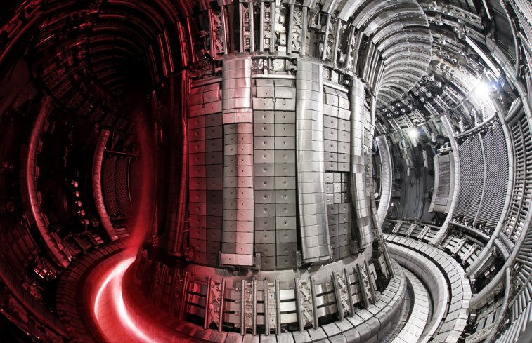 Imaginea articolului Un „pas uriaş” pentru fuziunea nucleară. Suntem mai aproape de o posibilă energie „verde” ce se bazează pe reproducerea miezului stelelor