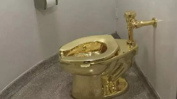 WC-ul lui Churchill n-a fost găsit nici după 4 ani. Vizitatorii aveau nevoie de rezervare, pentru a folosi toaleta de 5 milioane de dolari

|EpicNews
