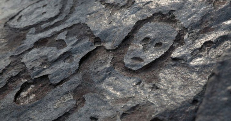 Imaginea articolului Seceta din Brazilia a scos la iveală gravuri în stâncă ce înfăţişează feţe umane, vechi de 2.000 de ani 