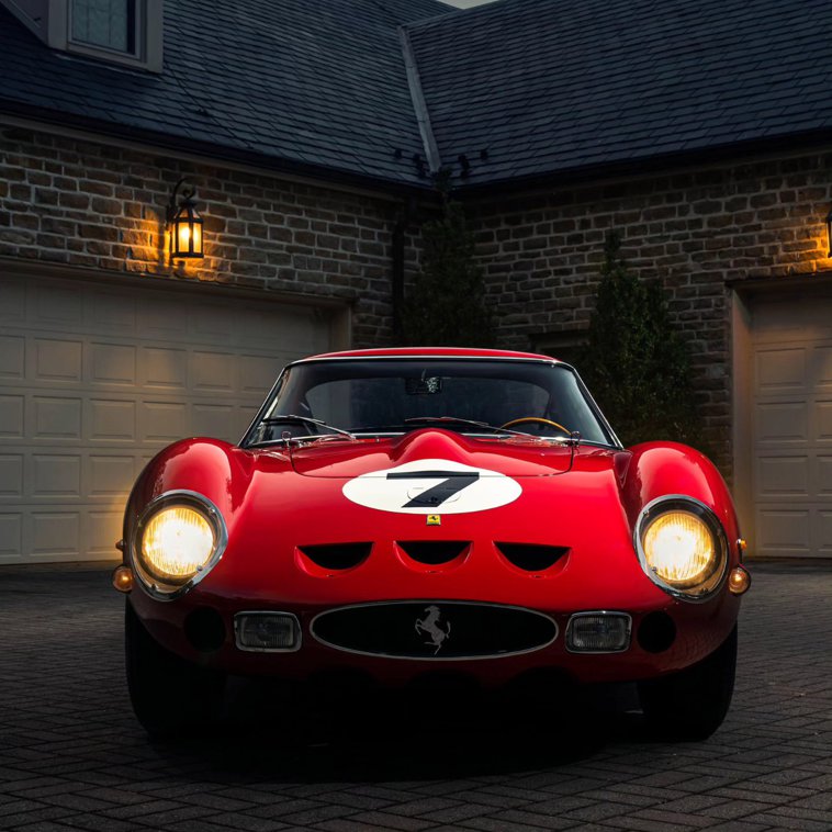 Imaginea articolului Cea mai scumpă maşină Ferrari s-a vândut la licitaţie pentru o sumă record. Modelul a făcut istorie în Formula 1