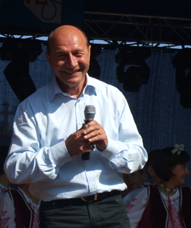 Băsescu a cântat cu Aurel Tămaş refrenul piesei 
