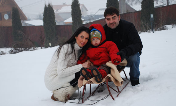 Nicoleta Luciu, iubitul ei, Zsolt Csergo şi fiul lor