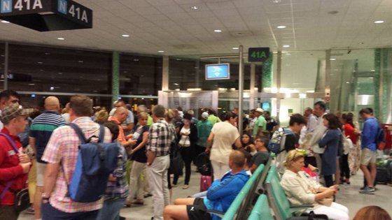 Imaginea articolului Romanian Tourists Stuck In Madrid Due To Cancelled Flight