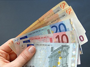 Imaginea articolului Fitch Expects Romania To Adopt Euro No Sooner Than 2015