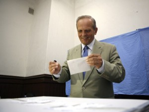 Imaginea articolului Romanian Democrat Liberal PM Challenger Stolojan Voted For His Party And Candidates