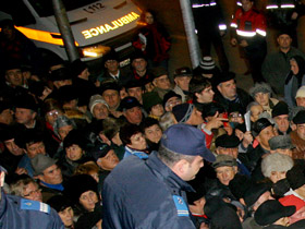 Imaginea articolului Romanian Pensioners Queued All Night For Spa Tickets