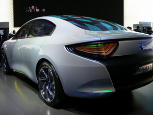Imaginea articolului French Carmaker Renault Launches First Electric Car In Romania In 2011