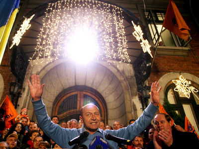 Imaginea articolului Romanian Presidential Election Prelim Results At GMT0900: Basescu – 50.37%, Geoana – 49.62 %