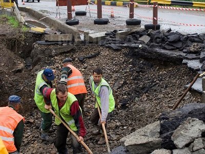 Imaginea articolului Romanian Development Ministry Cut Spending 37%, Savings To Fund Road Building