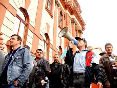 Imaginea articolului About 1,000 Public Servants, Local Mayors Protest In E Romania Over Budget Cuts