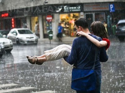 Imaginea articolului Romanian Meteorologists Issue Heavy Rain Alert Valid Until Tuesday Night