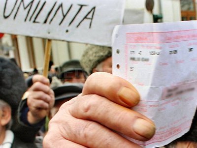 Imaginea articolului Romanian Pensioners Protest Income Freeze