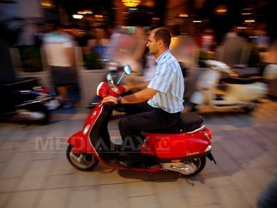 Imaginea articolului Romanians Might Need Driving License For Mopeds Starting 2013
