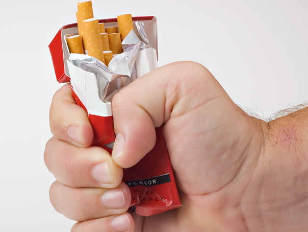 Imaginea articolului Măsură RADICALĂ pentru oprirea fumatului: Cei care vor să cumpere ţigări ar putea avea nevoie de autorizaţie