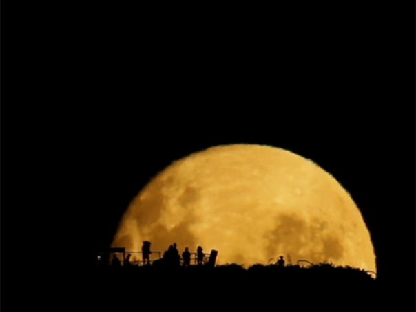 Imaginea articolului IMAGINI SPECTACULOASE: Răsărit de Lună plină, filmat în timp real - VIDEO