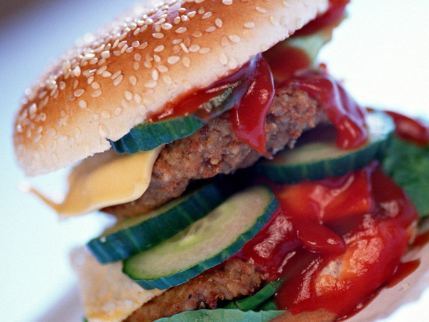 Imaginea articolului Ce trucuri folosesc restaurantele fast-food pentru a ne face să mâncăm mai mult