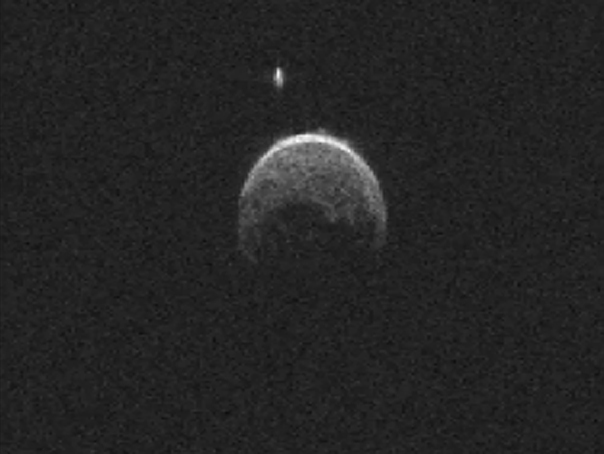 Imaginea articolului Asteroidul care a trecut luni pe lângă Terra are propriul satelit natural - VIDEO