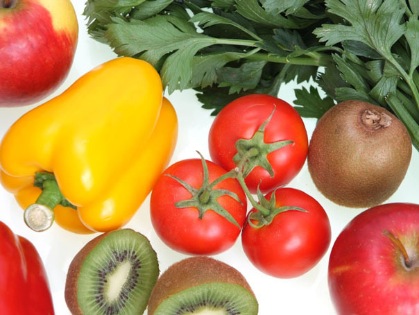 Imaginea articolului LISTA fructelor şi legumelor care conţin cele mai multe pesticide - FOTO