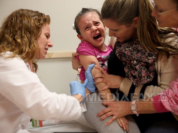 Imaginea articolului STUDIU: Părinţii care refuză vaccinarea copiilor "au ajutat" epidemia de pojar din California