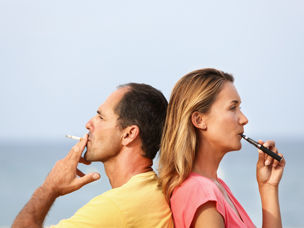 Imaginea articolului STUDIU: Ţigările electronice nu îi ajută pe fumători să renunţe la viciu pe termen lung