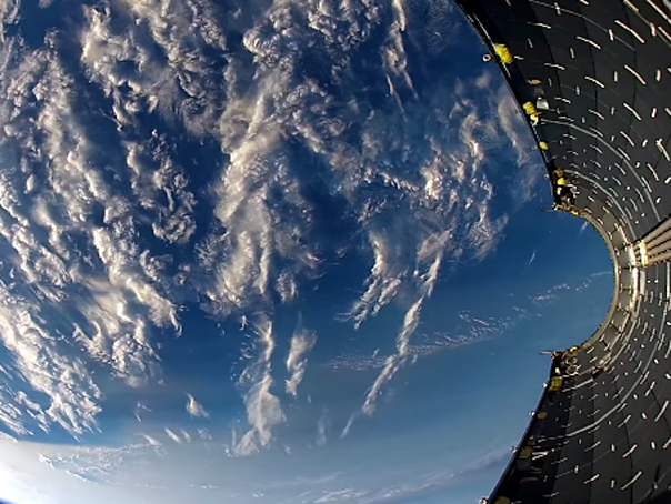 Imaginea articolului IMAGINI HD din spaţiu, surprinse de o cameră GoPro în cădere liberă către Terra – VIDEO